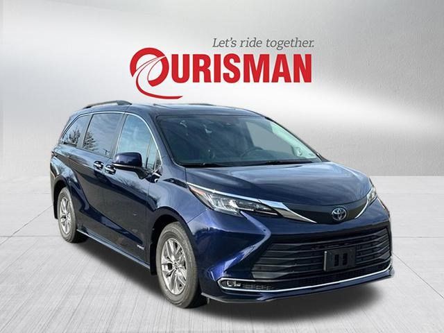 2021 Toyota Sienna XLE