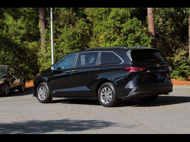 2021 Toyota Sienna XLE