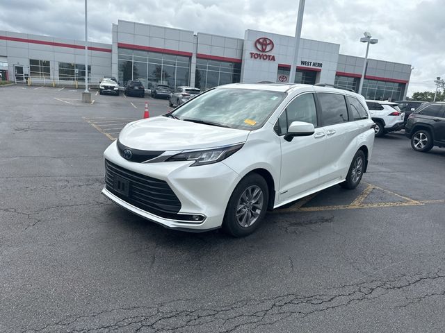 2021 Toyota Sienna XLE