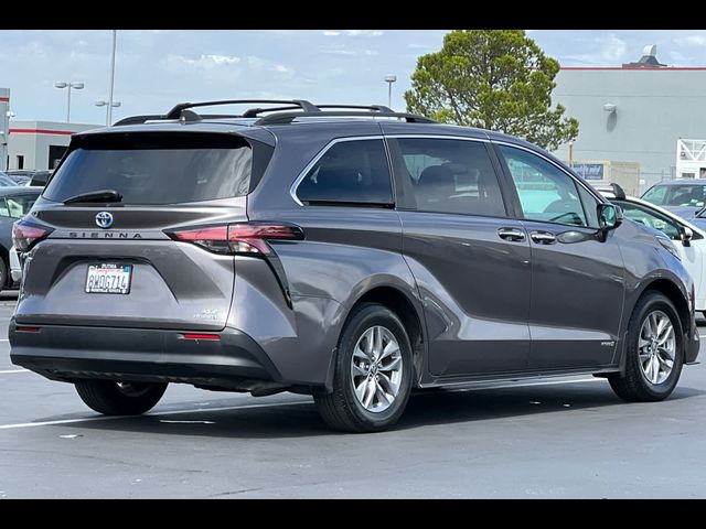 2021 Toyota Sienna XLE