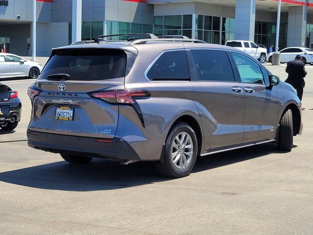 2021 Toyota Sienna XLE