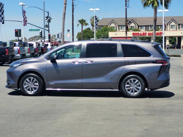 2021 Toyota Sienna XLE