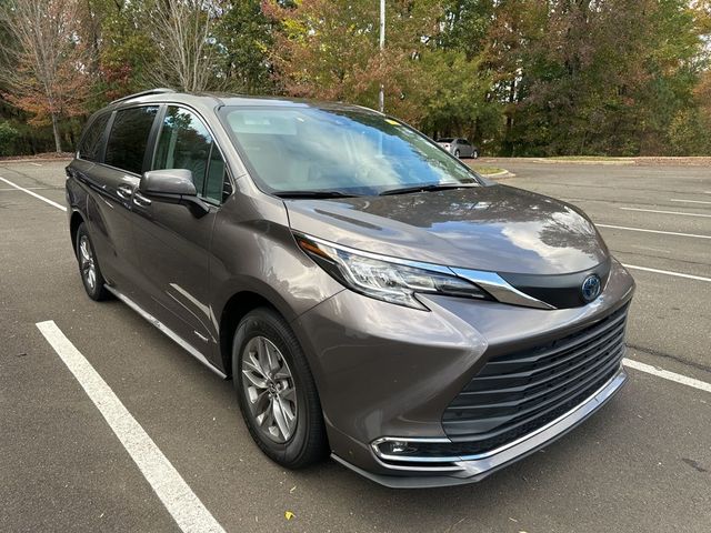 2021 Toyota Sienna XLE