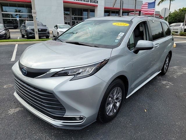 2021 Toyota Sienna XLE