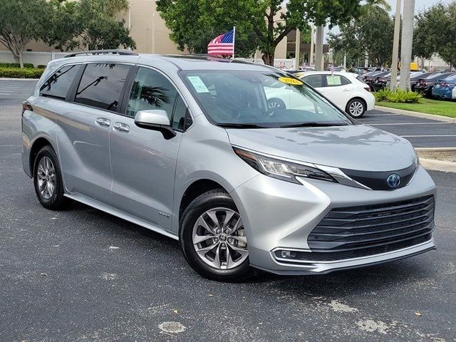 2021 Toyota Sienna XLE