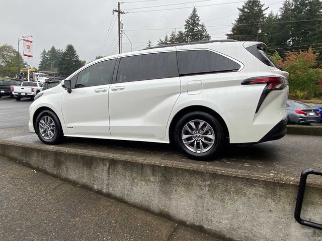 2021 Toyota Sienna XLE