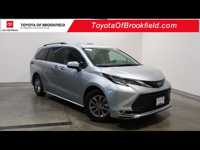 2021 Toyota Sienna XLE