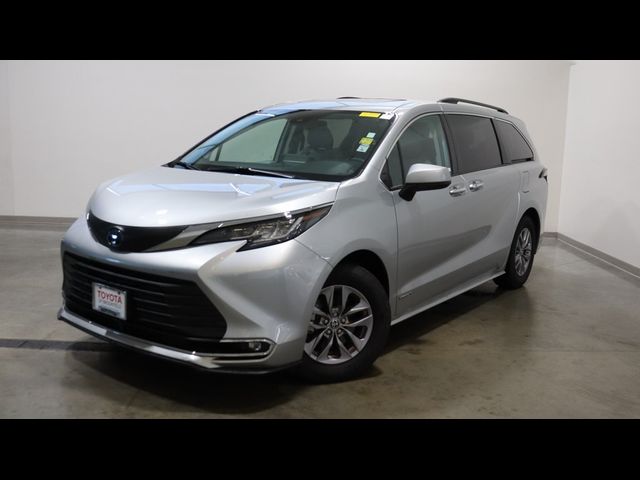 2021 Toyota Sienna XLE