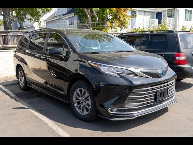 2021 Toyota Sienna XLE