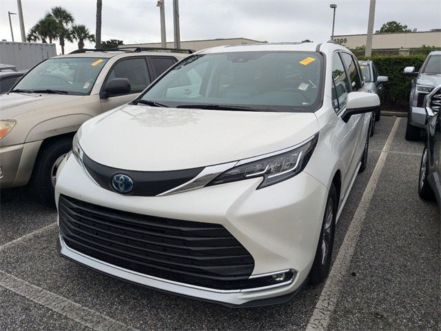 2021 Toyota Sienna XLE