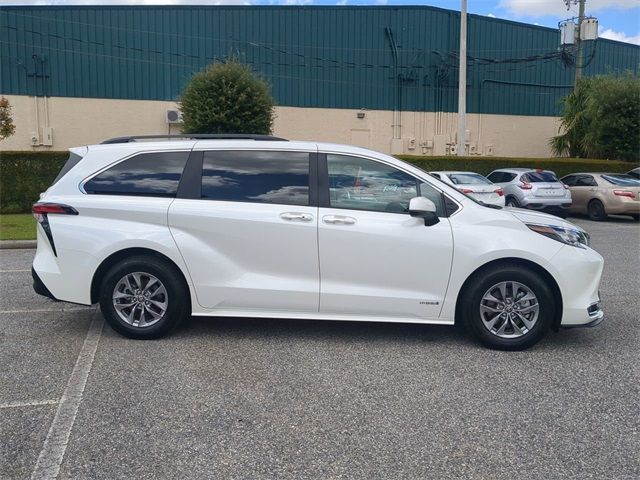 2021 Toyota Sienna XLE