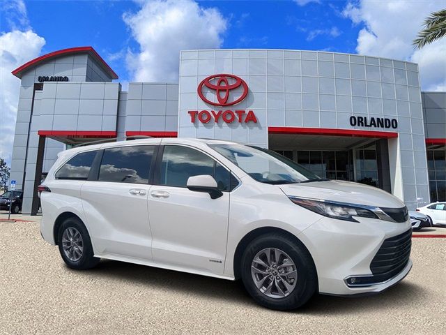 2021 Toyota Sienna XLE