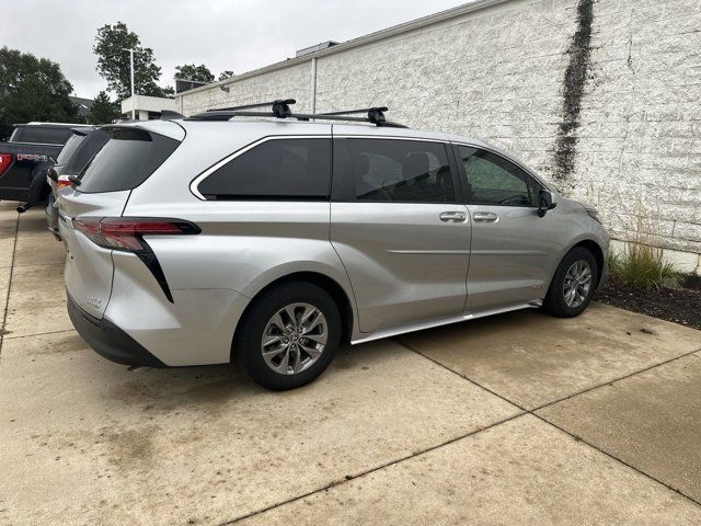 2021 Toyota Sienna XLE