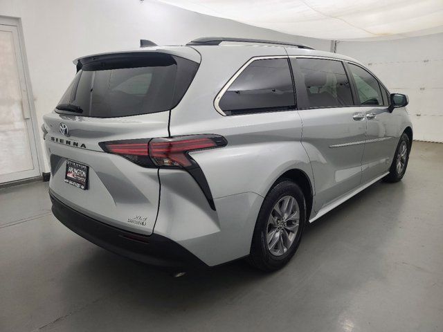 2021 Toyota Sienna XLE