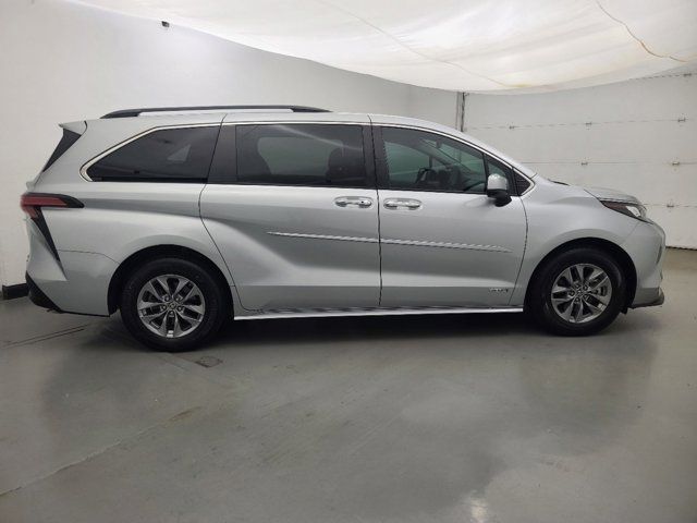 2021 Toyota Sienna XLE