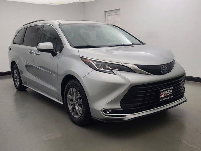 2021 Toyota Sienna XLE