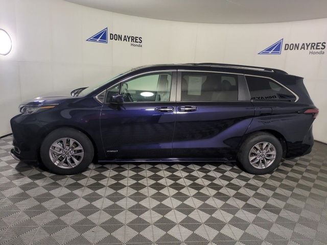 2021 Toyota Sienna XLE