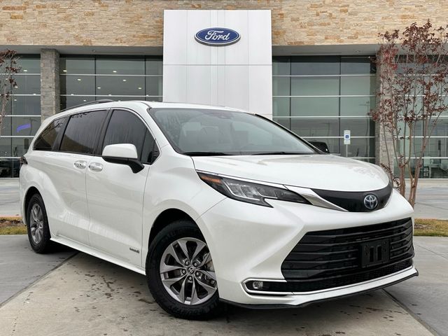 2021 Toyota Sienna XLE