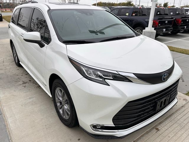 2021 Toyota Sienna XLE