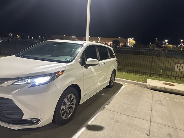 2021 Toyota Sienna XLE