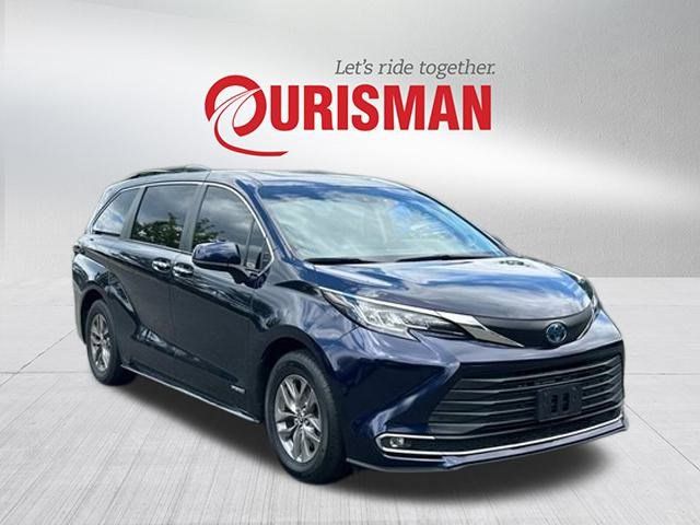 2021 Toyota Sienna XLE