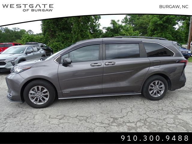 2021 Toyota Sienna XLE
