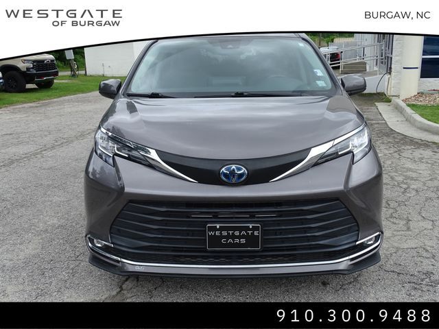 2021 Toyota Sienna XLE