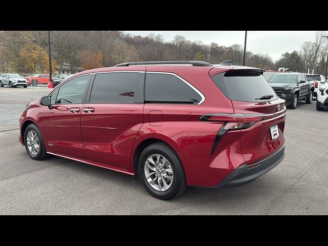 2021 Toyota Sienna XLE