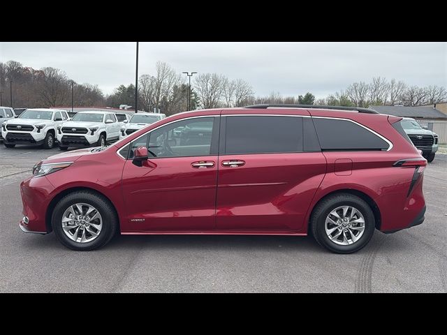 2021 Toyota Sienna XLE