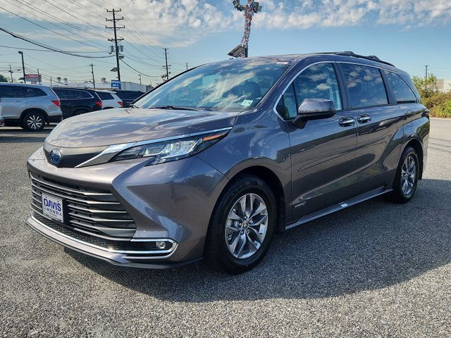 2021 Toyota Sienna XLE