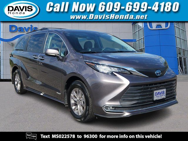 2021 Toyota Sienna XLE