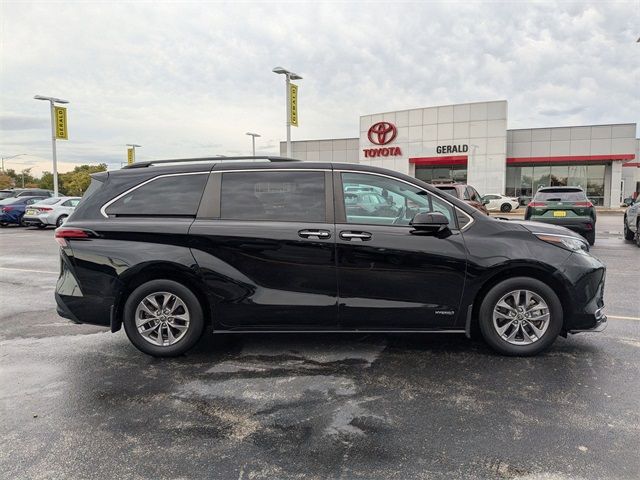 2021 Toyota Sienna XLE