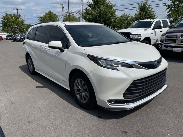 2021 Toyota Sienna XLE