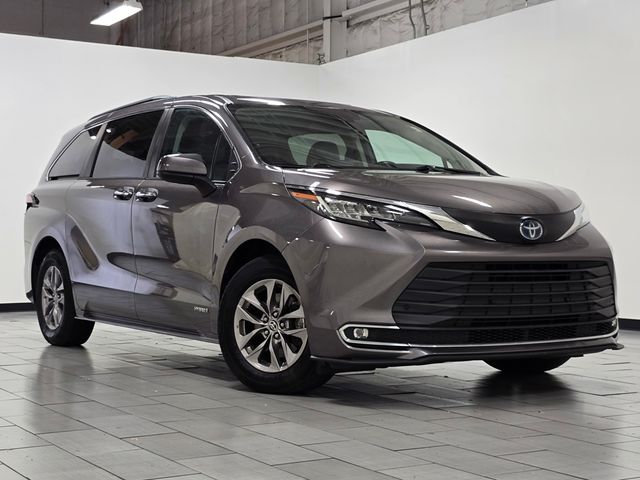 2021 Toyota Sienna XLE