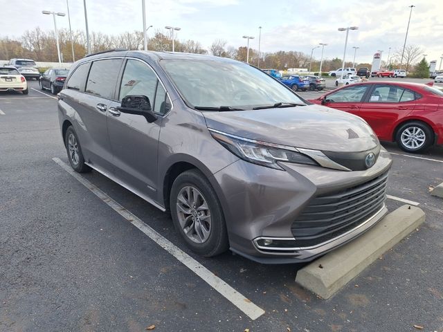 2021 Toyota Sienna XLE