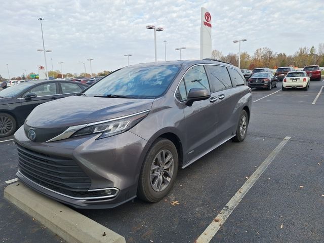 2021 Toyota Sienna XLE