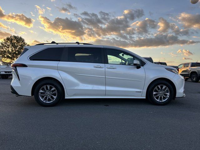 2021 Toyota Sienna XLE