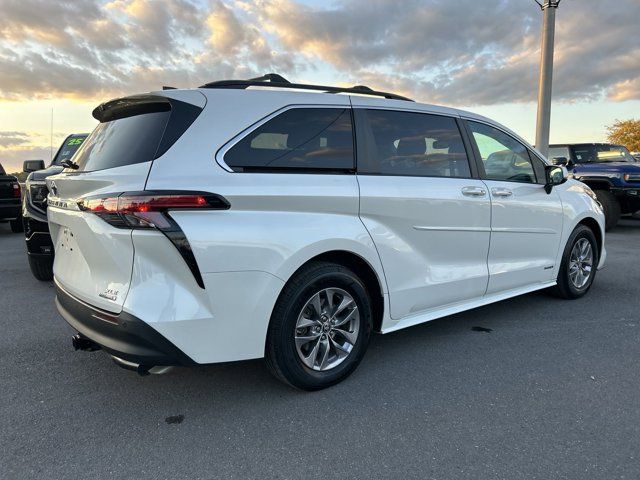 2021 Toyota Sienna XLE