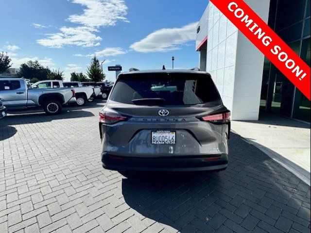 2021 Toyota Sienna XLE