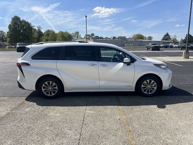 2021 Toyota Sienna XLE