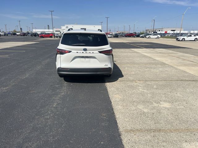 2021 Toyota Sienna XLE