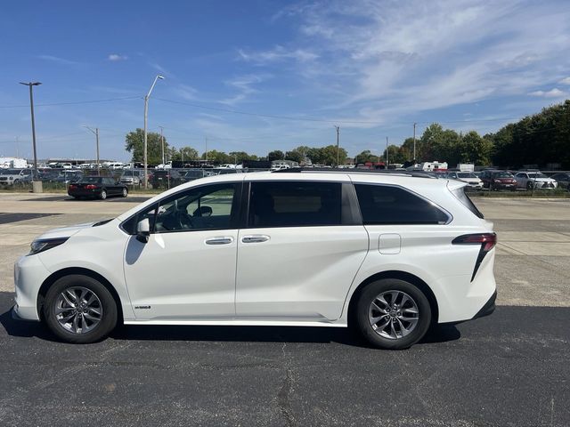 2021 Toyota Sienna XLE