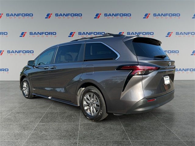 2021 Toyota Sienna XLE