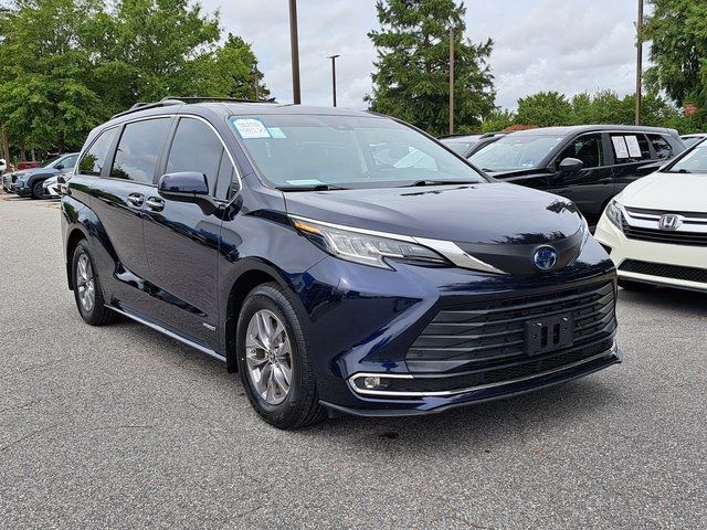 2021 Toyota Sienna XLE