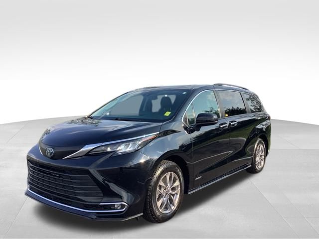 2021 Toyota Sienna XLE