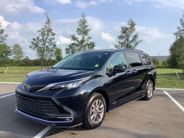 2021 Toyota Sienna XLE