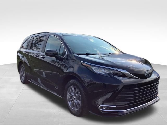 2021 Toyota Sienna XLE