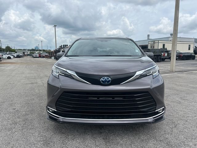 2021 Toyota Sienna XLE