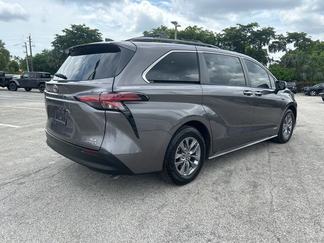 2021 Toyota Sienna XLE