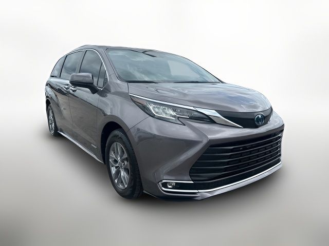 2021 Toyota Sienna XLE